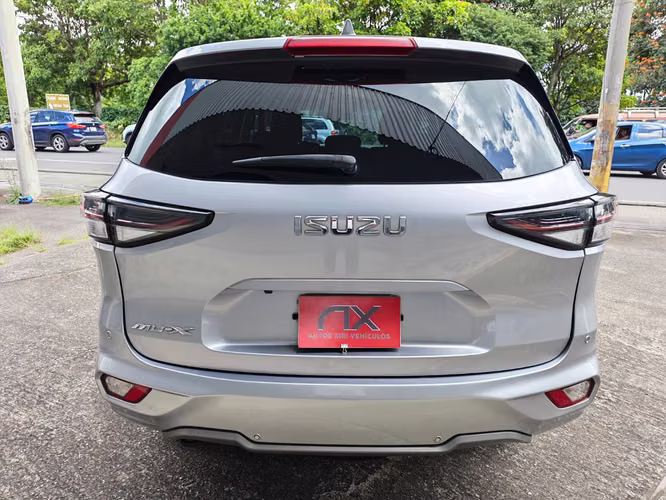 Isuzu MU-X UJSL 202 año 2022