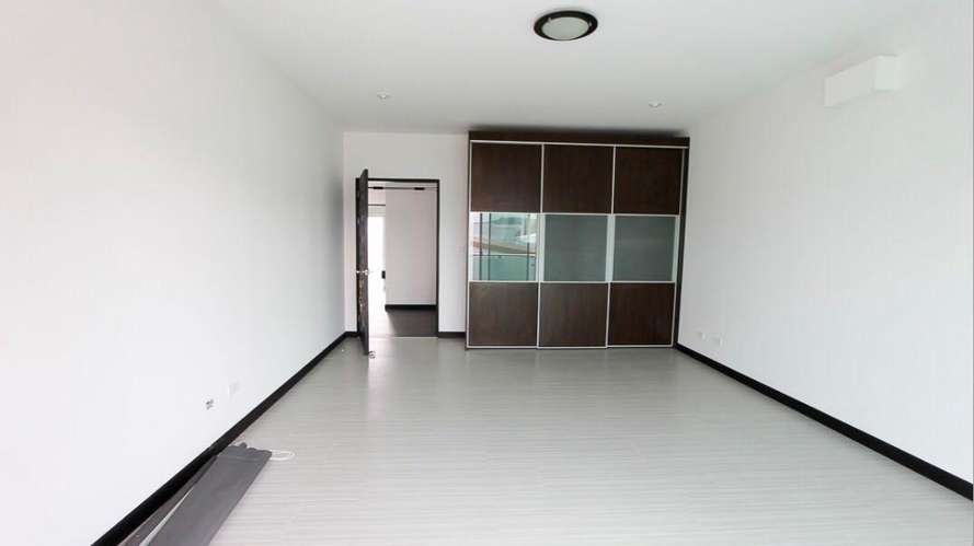 274 /Casa Moderna en Alquiler / Condominio / Trejos Montealegre / 3 Niveles / Terraza Panorámica / Acabados de 