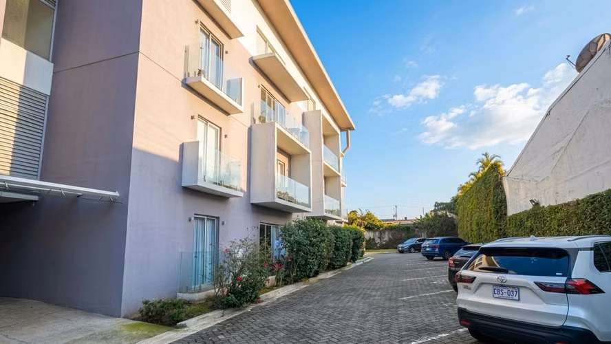 Venta de apartamento de 2 cuartos en condominio en Pinares, Curridabat # - Imagen 2