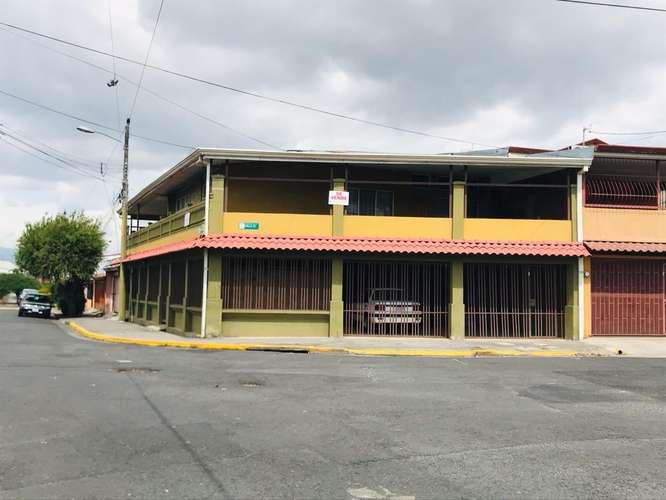 Venta de Propiedad Esquinera con 2 Apartamentos y Local Comercial – San Sebastián, cerca de Walmart - Imagen 14