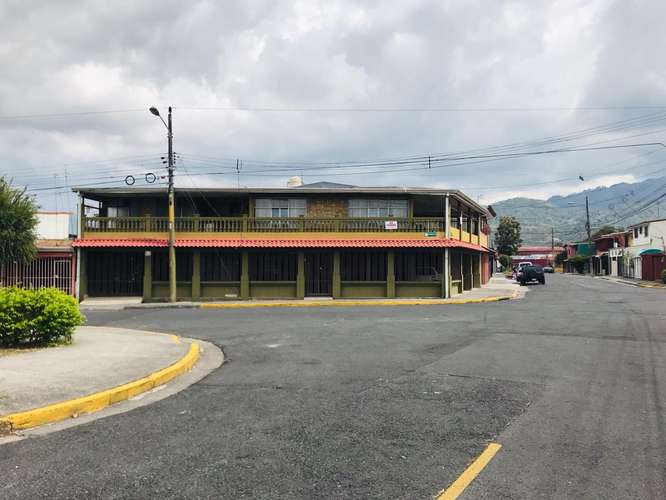 Venta de Propiedad Esquinera con 2 Apartamentos y Local Comercial – San Sebastián, cerca de Walmart - Imagen 19