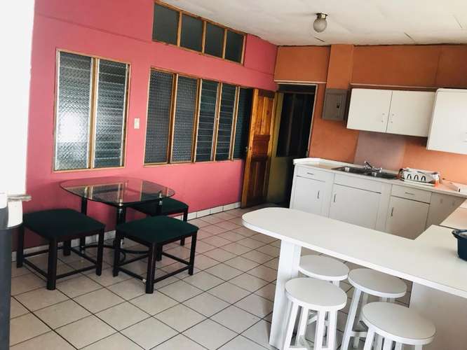 Venta de Propiedad Esquinera con 2 Apartamentos y Local Comercial – San Sebastián, cerca de Walmart - Imagen 6