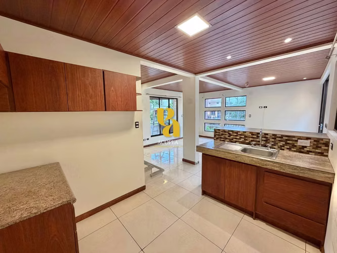 Alquiler de casa de 3 habitaciones en residencial en Santa Ana - Imagen 6