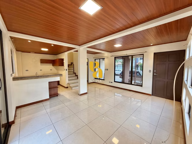 Alquiler de casa de 3 habitaciones en residencial en Santa Ana - Imagen 2