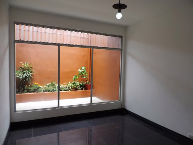 Alquiler de apartamento muy amplioa en Barrio Escalante-Barrio Dent - 3 habitaciones   - Imagen 5