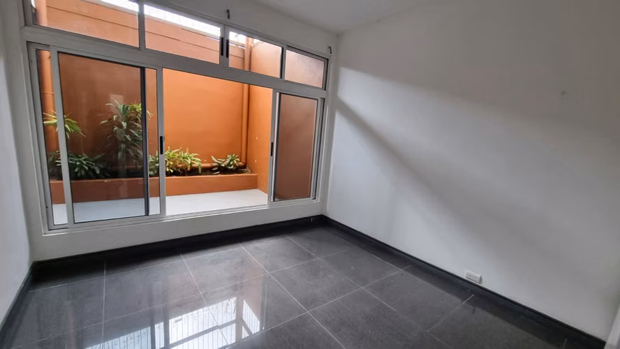 Alquiler de apartamento muy amplioa en Barrio Escalante-Barrio Dent - 3 habitaciones   - Imagen 2
