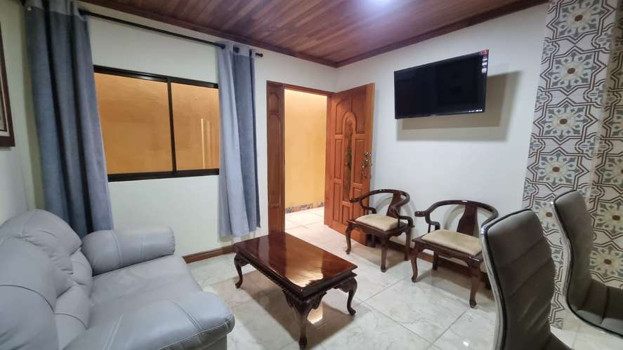 Alquiler de apartamento amueblado por la U Veritas - Yoses Sur