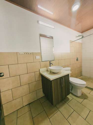 Se alquila apartamento en Sabana Sur. Servicios incluidos. - Imagen 6