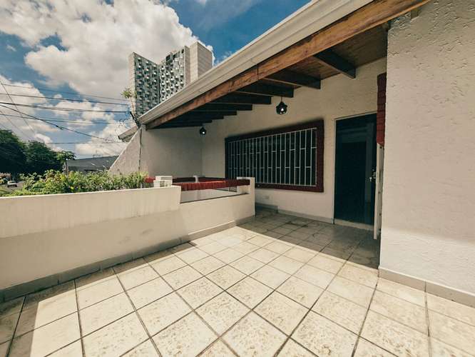 Se alquila apartamento en Sabana Sur. Servicios incluidos. - Imagen 2