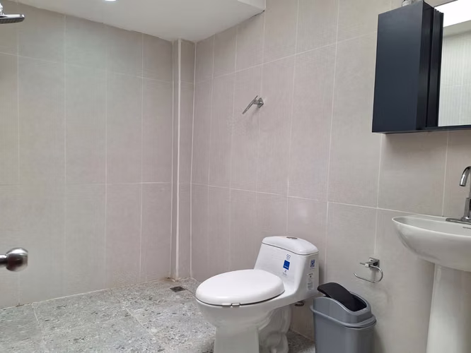 Se alquila agradable apartamento para una persona, sin garage. - Imagen 8