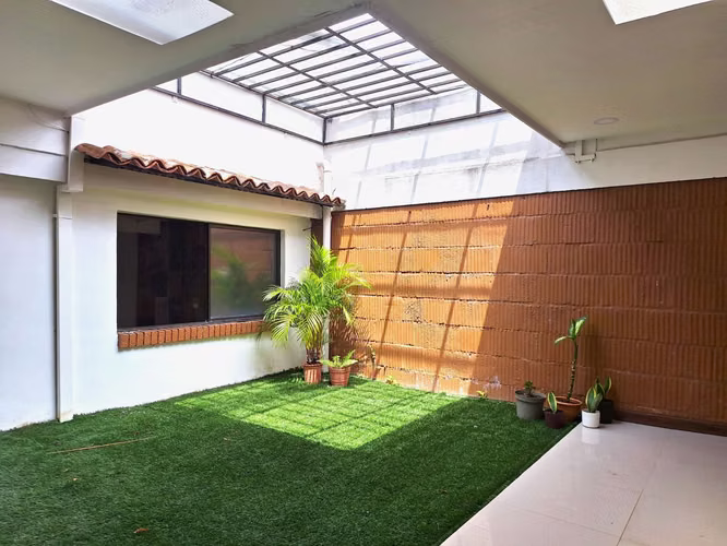 Se alquila agradable apartamento para una persona, sin garage. - Imagen 2