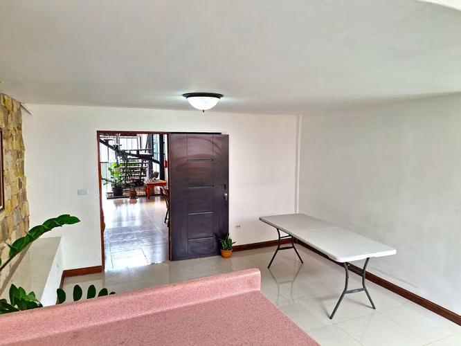 Se alquila agradable apartamento para una persona, sin garage. - Imagen 4