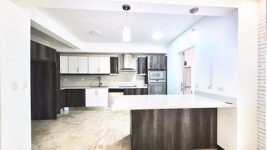 Casa en venta en condominio con piscina | 4 habitaciones con baño propio | Piedades de Santa Ana  RZ - Imagen 4