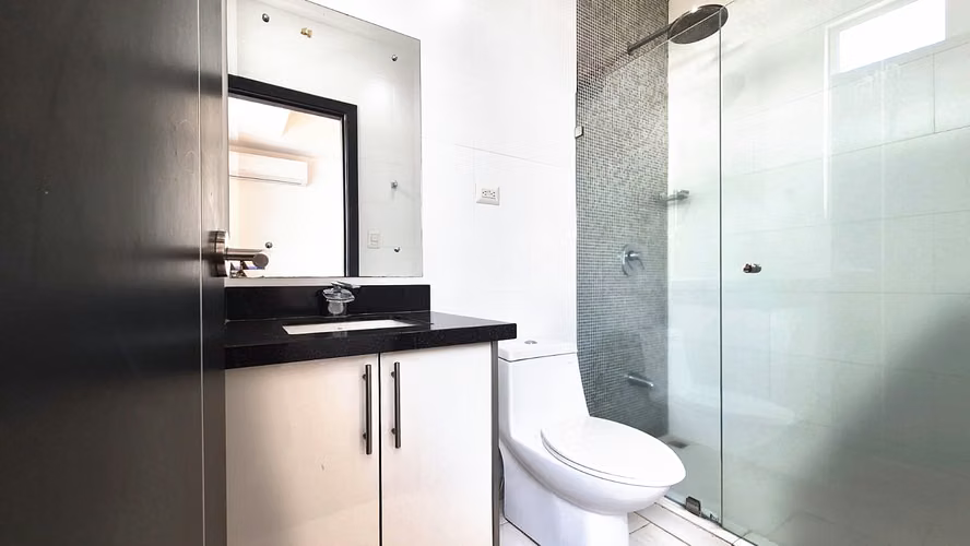 Casa en venta en condominio con piscina | 4 habitaciones con baño propio | Piedades de Santa Ana  RZ - Imagen 19