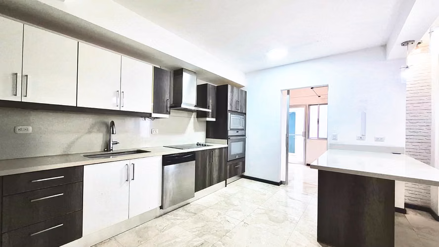 Casa en venta en condominio con piscina | 4 habitaciones con baño propio | Piedades de Santa Ana  RZ - Imagen 6