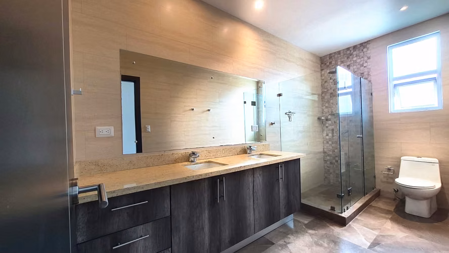 Casa en venta en condominio con piscina | 4 habitaciones con baño propio | Piedades de Santa Ana  RZ - Imagen 12
