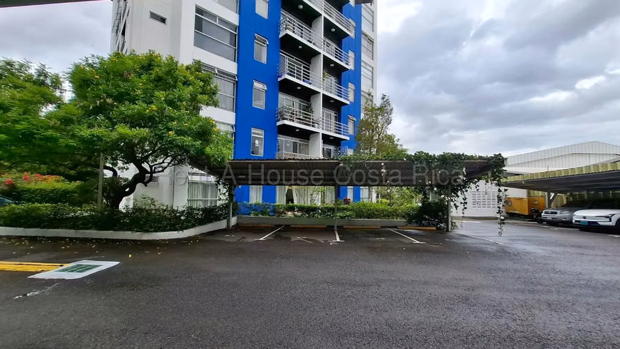 Venta de Apartamento amplio en Uruca, San José 