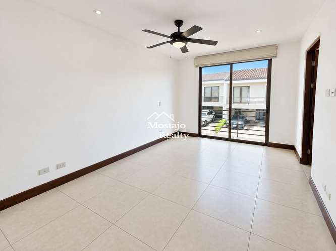 Venta de casa, Condominio Parques del Sol, Jacaranda, Santa Ana - Imagen 4