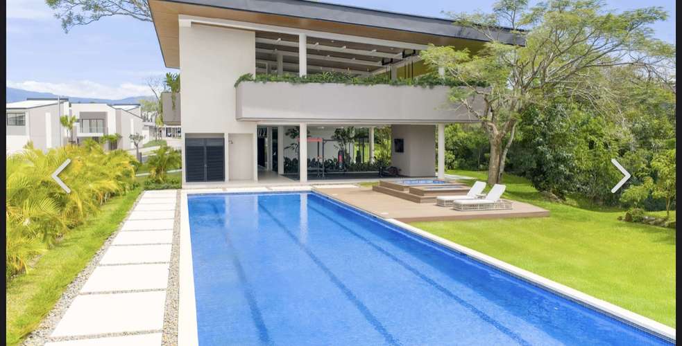 Alquiler de casa para estrenar en Lindora en condominio premium 