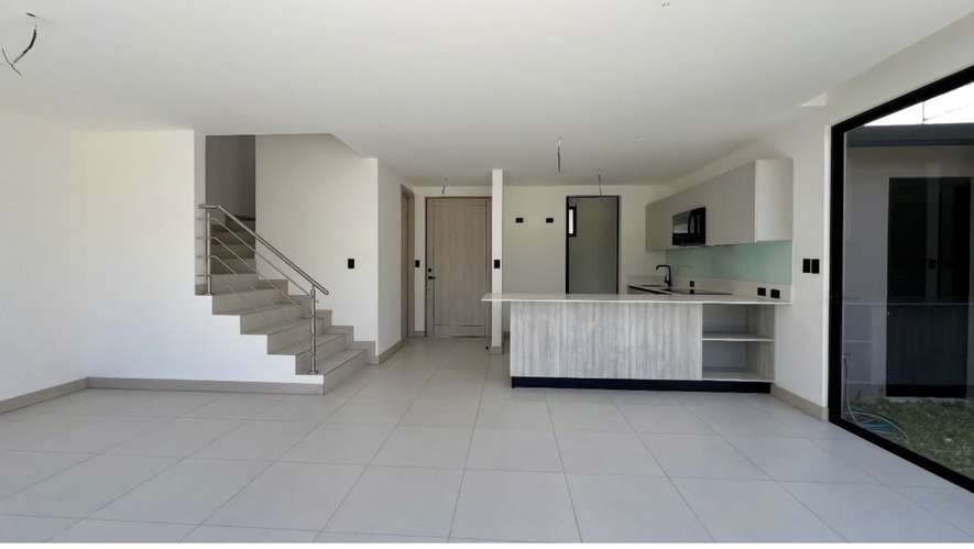 Alquiler de casa para estrenar en Lindora en condominio premium 