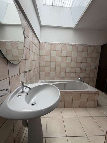 Se alquila casa con uso de uso mixto en Curridabat - Imagen 5