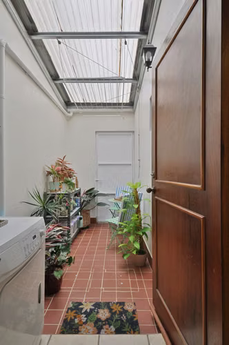 Apartamento de 2 niveles en San Pedro, excelente ubicación cerca de la UCR | Cocina recién remodelada - Imagen 9
