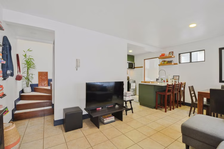 Apartamento de 2 niveles en San Pedro, excelente ubicación cerca de la UCR | Cocina recién remodelada