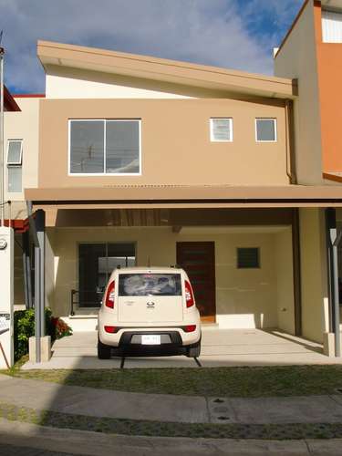 Casa Alquiler Condominio Barlovento de 3 habitaciones con jardín amplio