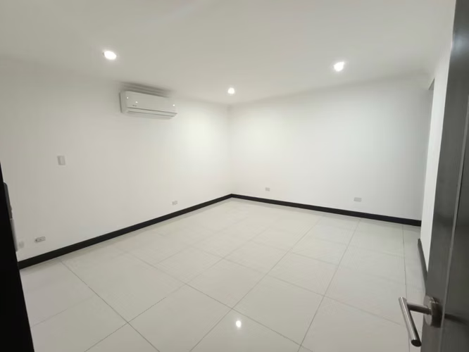  ESPECTACULAR PENTHOUSE EN ALQUILER CON JACUZZI PRIVADO Y TERRAZA - Imagen 2