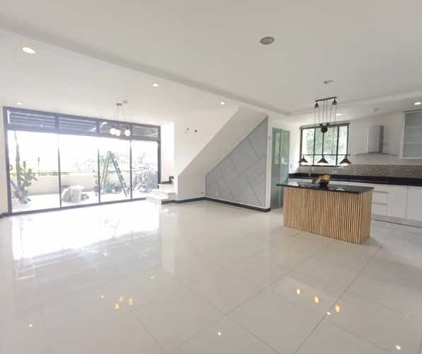  ESPECTACULAR PENTHOUSE EN ALQUILER CON JACUZZI PRIVADO Y TERRAZA