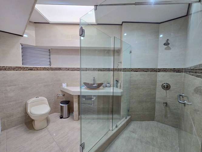 CASA DE UNA PLANTA CON PISCINA PRIVADA EN BELLO HORIZONTE ESCAZU - Imagen 6
