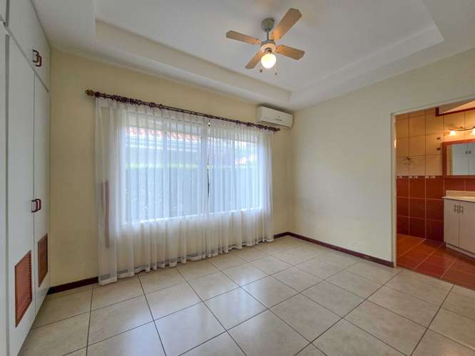 VALLE DEL SOL LINDORA SANTA ANA! CASA DE UN NIVEL CON 700 M2 DE LOTE - Imagen 14