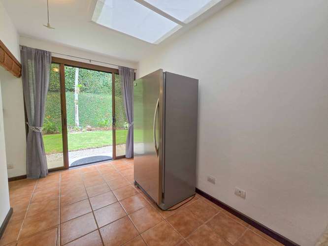 VALLE DEL SOL LINDORA SANTA ANA! CASA DE UN NIVEL CON 700 M2 DE LOTE - Imagen 18