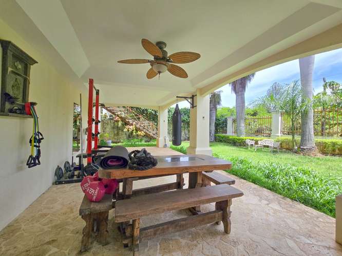 Lujosa Casa con Piscina Privada y Vista en Exclusivo Condominio en Guachipelín Escazú - Imagen 2