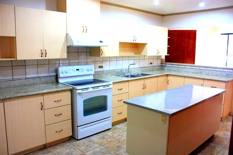 CASA DE 800 M2 DE UN NIVEL Y 11.029 M2 LOTE Y PISCINA EN SANTA ANA - Imagen 7