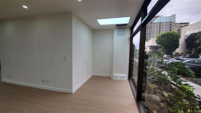 Oficina en Venta en La Sabana con Inquilino y Rentabilidad del 8.5% - Imagen 10