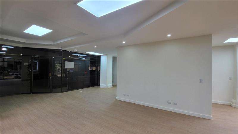 Oficina en Venta en La Sabana con Inquilino y Rentabilidad del 8.5% - Imagen 11