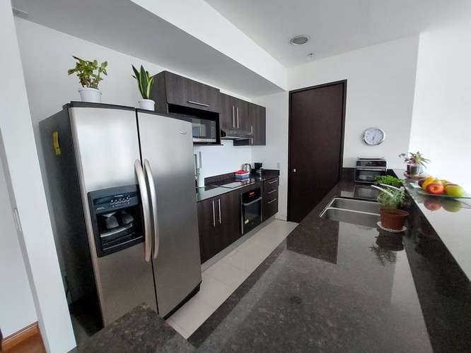 Vendo en Vistas de Nunciatura, hermoso-lujoso-amplio 71m2, amueblado, 1 hab, A/C, 1.5 baños, vista parque.   - Imagen 2