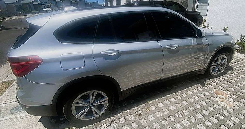 El carro tiene titulo limpio sin ningún problema, y esta libre de gravamenes