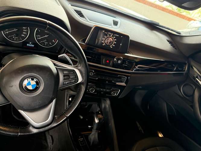 El carro tiene titulo limpio sin ningún problema, y esta libre de gravamenes