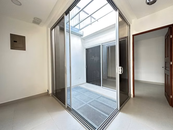  ¡Se Alquila Amplio Apartamento de 2 Habitaciones en Rohrmoser!  PROPIEDAD #  - Imagen 8