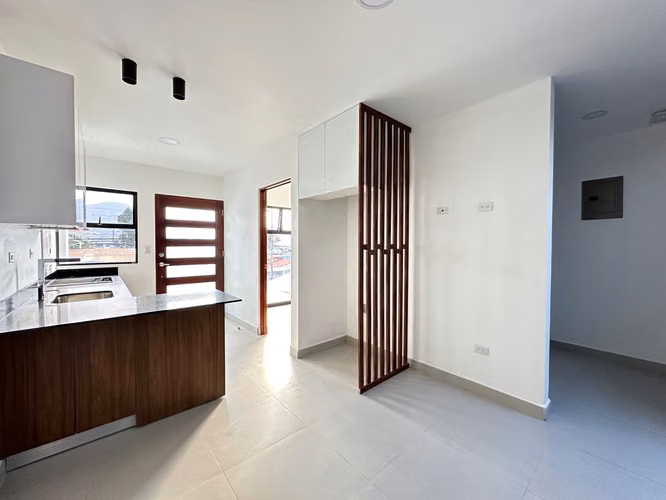  ¡Se Alquila Amplio Apartamento de 2 Habitaciones en Rohrmoser!  PROPIEDAD #  - Imagen 2