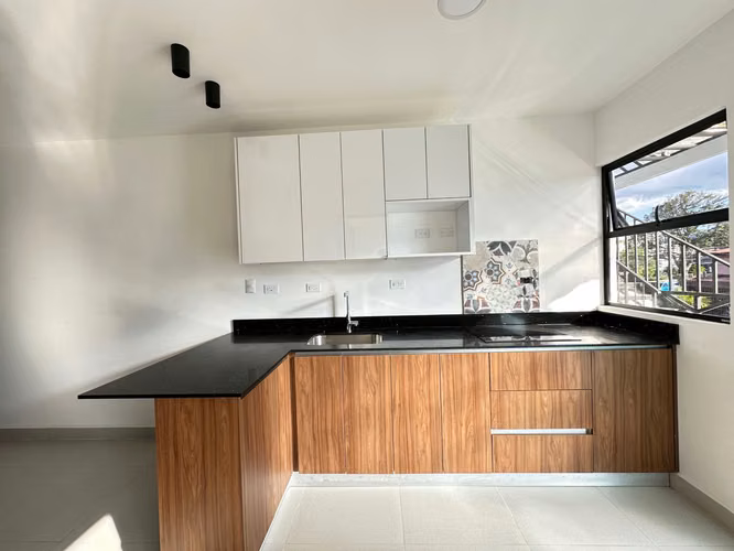  ¡Se Alquila Amplio Apartamento de 2 Habitaciones en Rohrmoser!  PROPIEDAD #  - Imagen 3