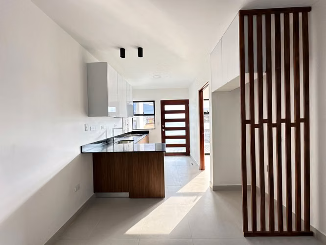  ¡Se Alquila Amplio Apartamento de 2 Habitaciones en Rohrmoser!  PROPIEDAD # 