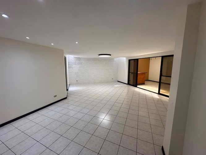 ALQUILER DE CASA REMODELADA EN CONDOMINIO ESCAZÚ CERCA DEL COUNTRY CLUB - Imagen 8