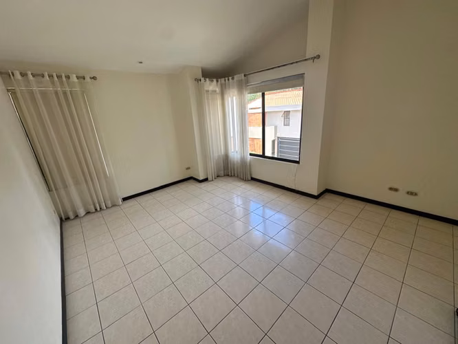 ALQUILER DE CASA REMODELADA EN CONDOMINIO ESCAZÚ CERCA DEL COUNTRY CLUB - Imagen 18