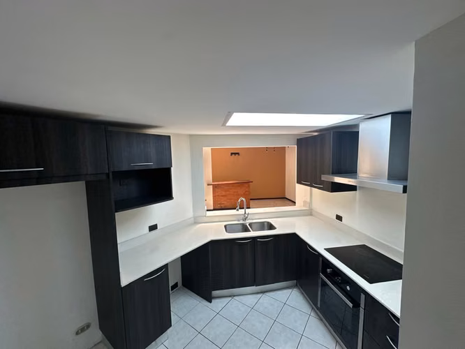 Venta de Casa Remodelada en Condominio Privado, Cerca del Country Club- Escazú Precio de venta: $370.000 - Imagen 15