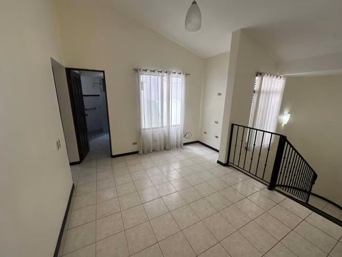 Venta de Casa Remodelada en Condominio Privado, Cerca del Country Club- Escazú Precio de venta: $370.000 - Imagen 16