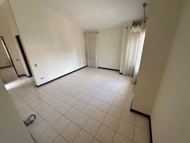 Venta de Casa Remodelada en Condominio Privado, Cerca del Country Club- Escazú Precio de venta: $370.000 - Imagen 4