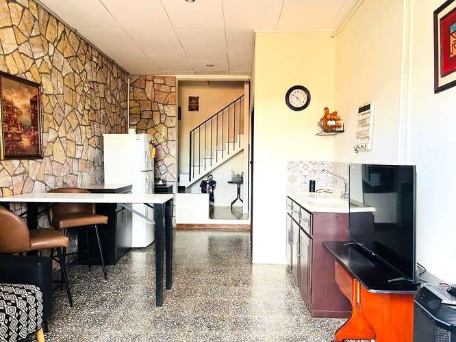 CASA EN VENTA EN HEREDIA CENTRO CON APARTAMENTO INDEPENDIENTE Y USO DE SUELO MIXTO CERCA DEL NUEVO ESTADIO ROSABAL CO - Imagen 15